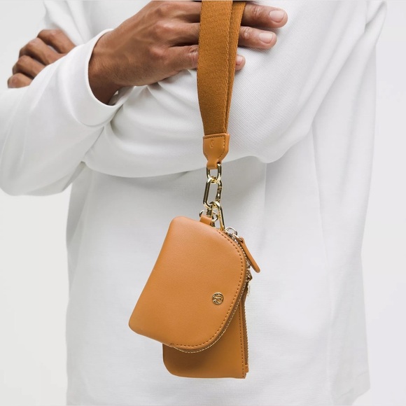 27🆕🌵Lululemon Dual Pouch Wristlet Cactus Leather Chestnut Brown/Gold - Picture 1 of 7